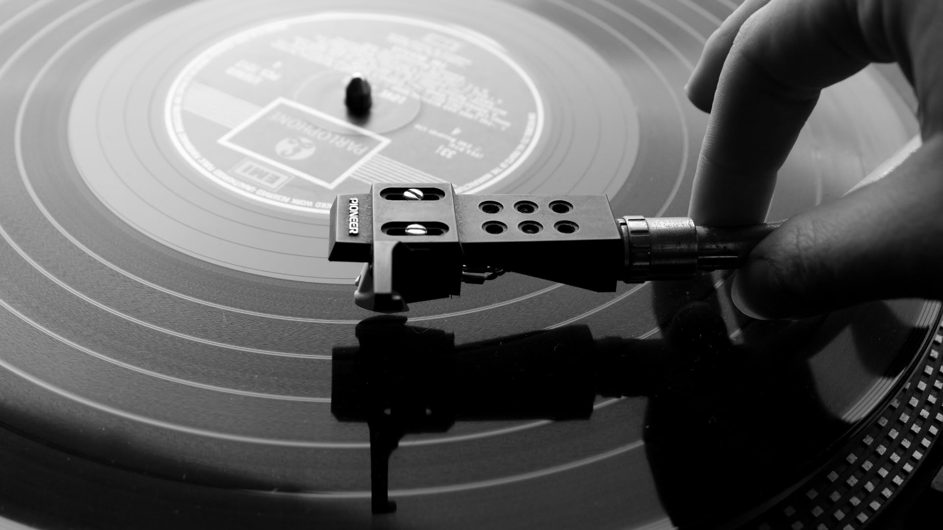 Sound: Vinyl Records Vs. Digital FilesThe Physics Mill